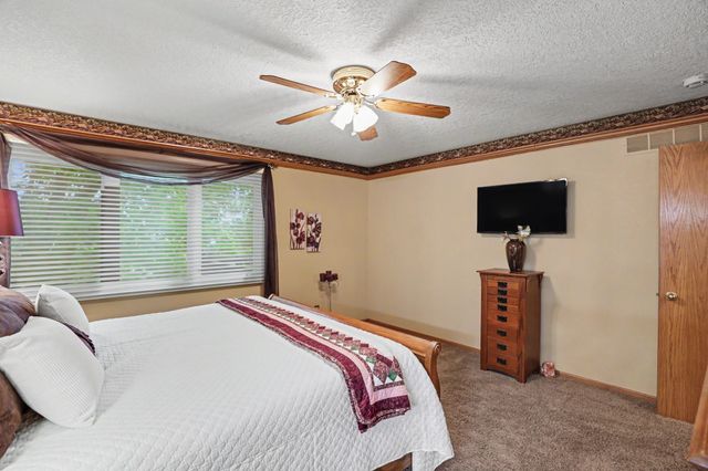 1028 NW Irvinedale Drive, Ankeny, IA 50023