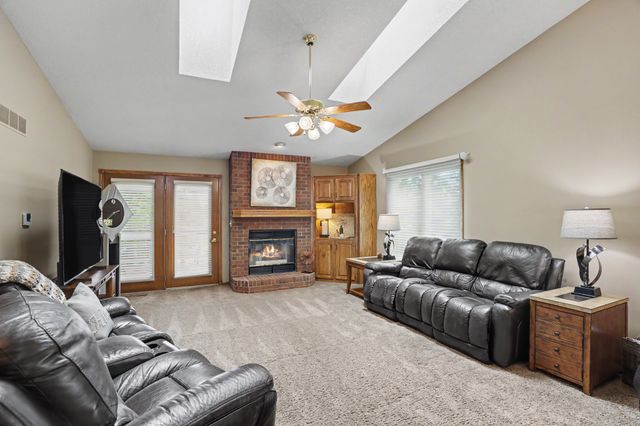 1028 NW Irvinedale Drive, Ankeny, IA 50023