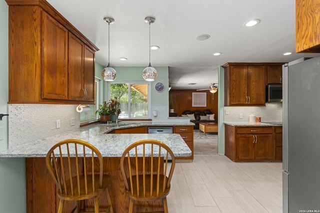 421 Windcrest Dr., Windcrest, TX 78239