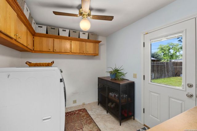 421 Windcrest Dr., Windcrest, TX 78239