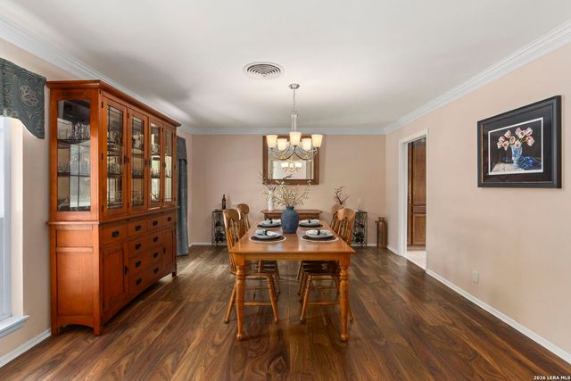 421 Windcrest Dr., Windcrest, TX 78239