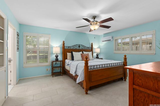 421 Windcrest Dr., Windcrest, TX 78239