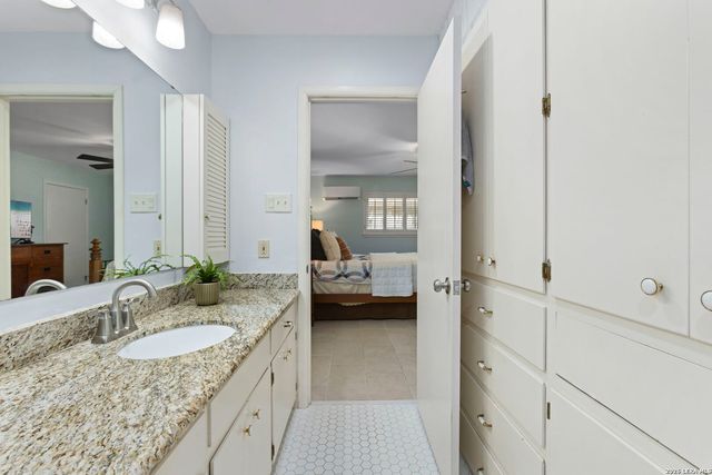 421 Windcrest Dr., Windcrest, TX 78239