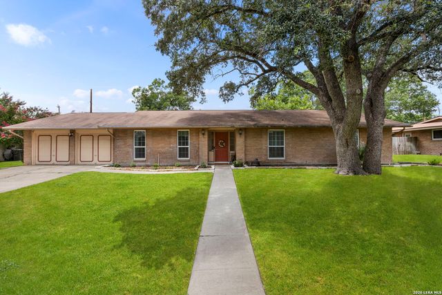 421 Windcrest Dr., Windcrest, TX 78239