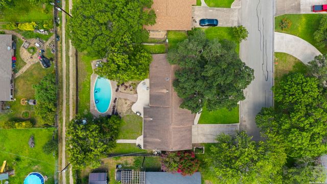 421 Windcrest Dr., Windcrest, TX 78239