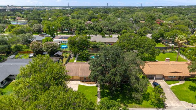 421 Windcrest Dr., Windcrest, TX 78239