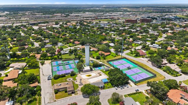 421 Windcrest Dr., Windcrest, TX 78239