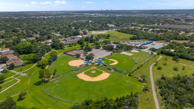 421 Windcrest Dr., Windcrest, TX 78239