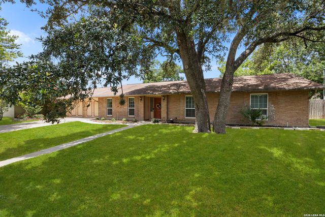 421 Windcrest Dr., Windcrest, TX 78239