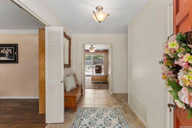 421 Windcrest Dr., Windcrest, TX 78239