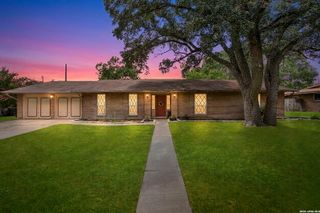 421 Windcrest Dr., Windcrest, TX 78239