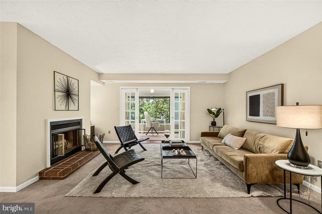 2316 HUNTERS RUN DR, Reston, VA 20191