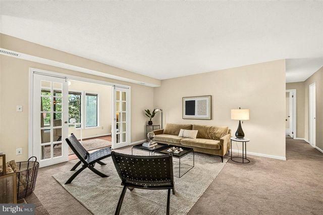 2316 HUNTERS RUN DR, Reston, VA 20191