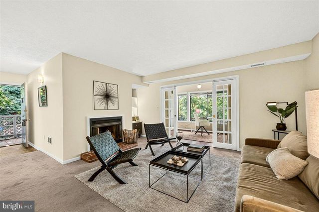 2316 HUNTERS RUN DR, Reston, VA 20191