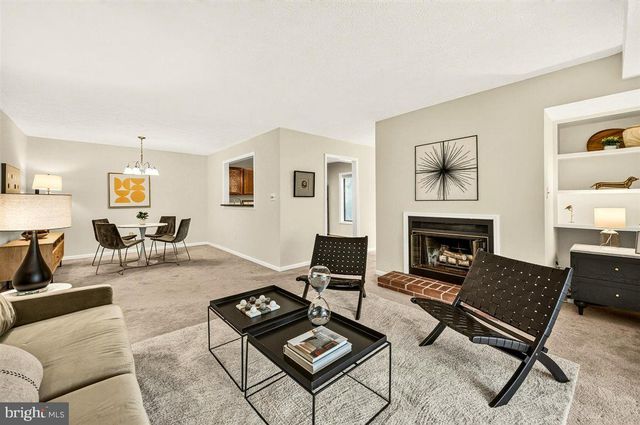 2316 HUNTERS RUN DR, Reston, VA 20191