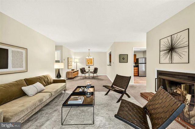 2316 HUNTERS RUN DR, Reston, VA 20191