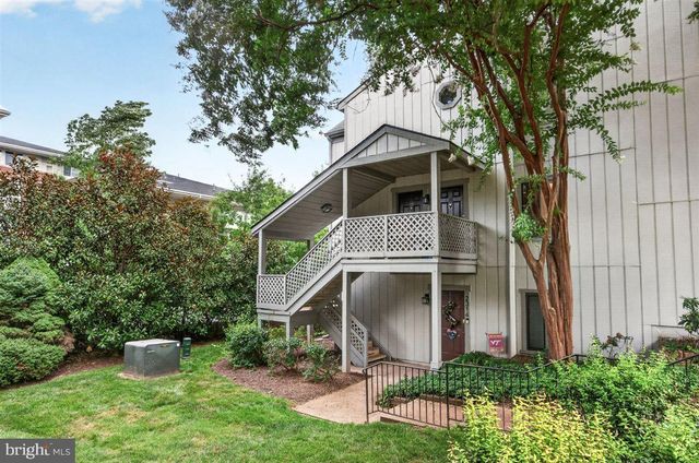 2316 HUNTERS RUN DR, Reston, VA 20191