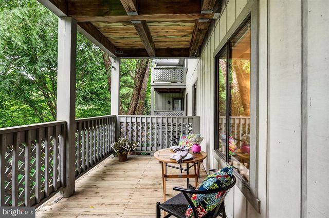 2316 HUNTERS RUN DR, Reston, VA 20191
