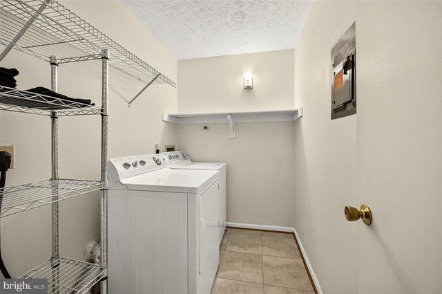 2316 HUNTERS RUN DR, Reston, VA 20191
