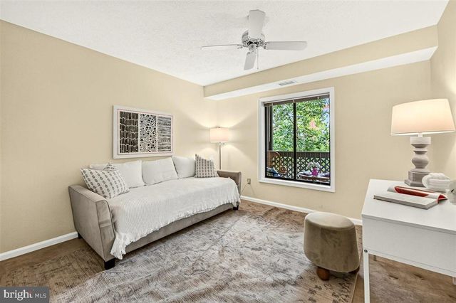 2316 HUNTERS RUN DR, Reston, VA 20191