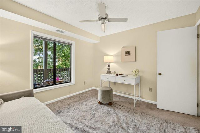 2316 HUNTERS RUN DR, Reston, VA 20191
