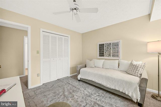 2316 HUNTERS RUN DR, Reston, VA 20191