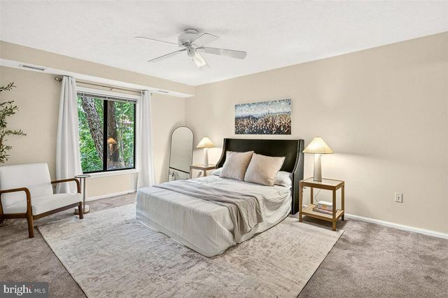 2316 HUNTERS RUN DR, Reston, VA 20191
