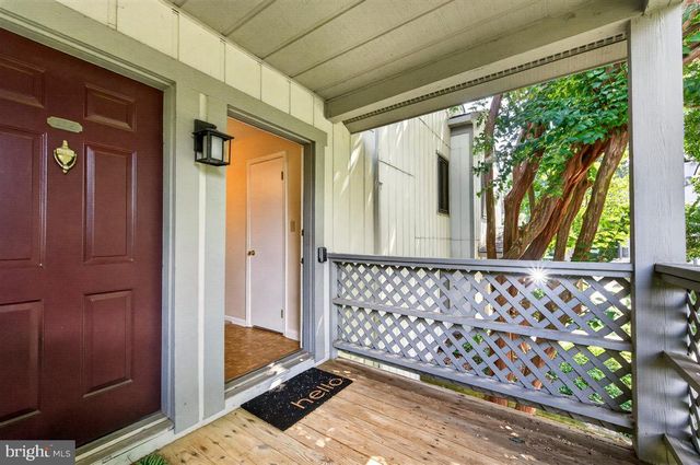 2316 HUNTERS RUN DR, Reston, VA 20191