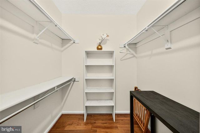 2316 HUNTERS RUN DR, Reston, VA 20191