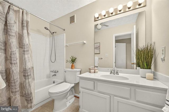 2316 HUNTERS RUN DR, Reston, VA 20191