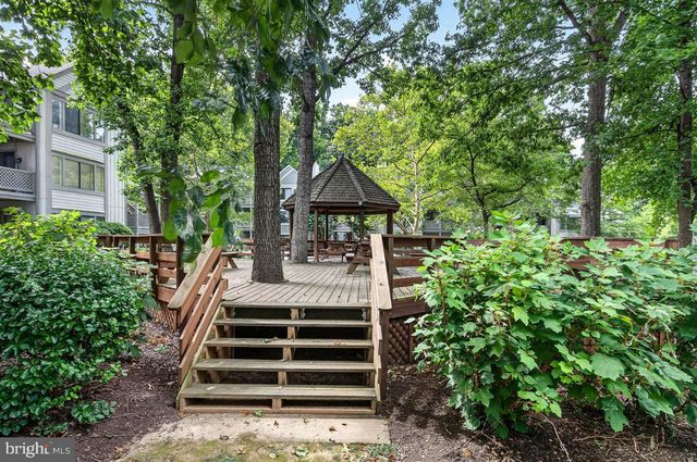 2316 HUNTERS RUN DR, Reston, VA 20191