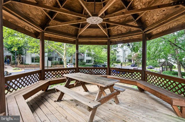 2316 HUNTERS RUN DR, Reston, VA 20191