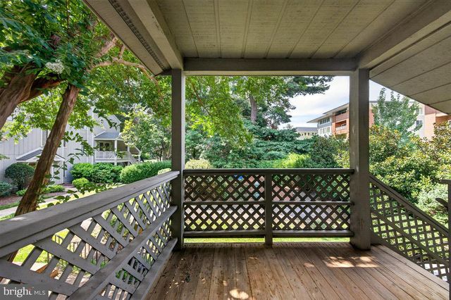 2316 HUNTERS RUN DR, Reston, VA 20191