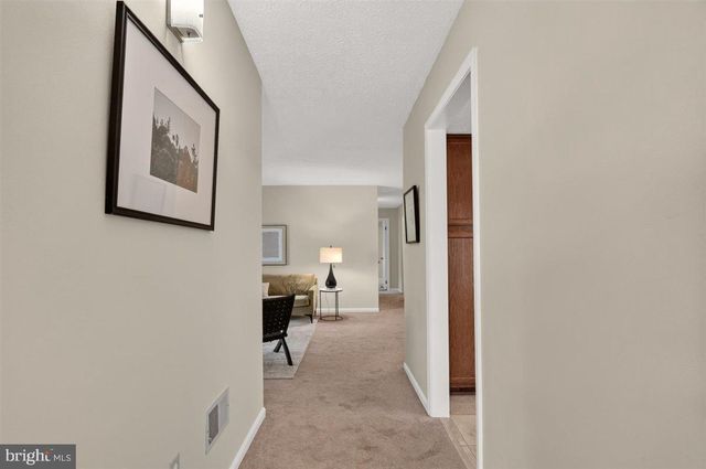 2316 HUNTERS RUN DR, Reston, VA 20191
