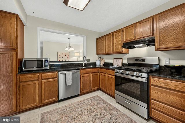 2316 HUNTERS RUN DR, Reston, VA 20191