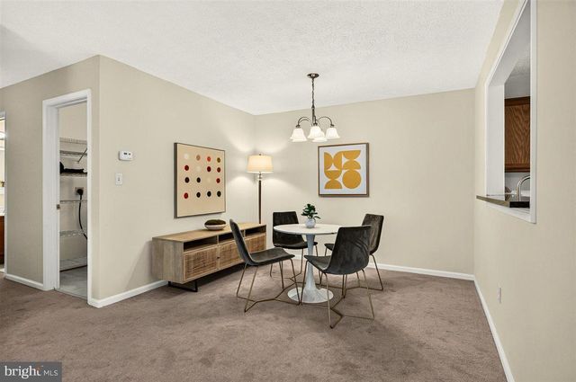 2316 HUNTERS RUN DR, Reston, VA 20191
