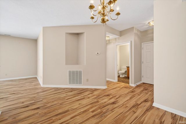 3705 E BARRINGTON Drive B101, Bloomington, IN 47408