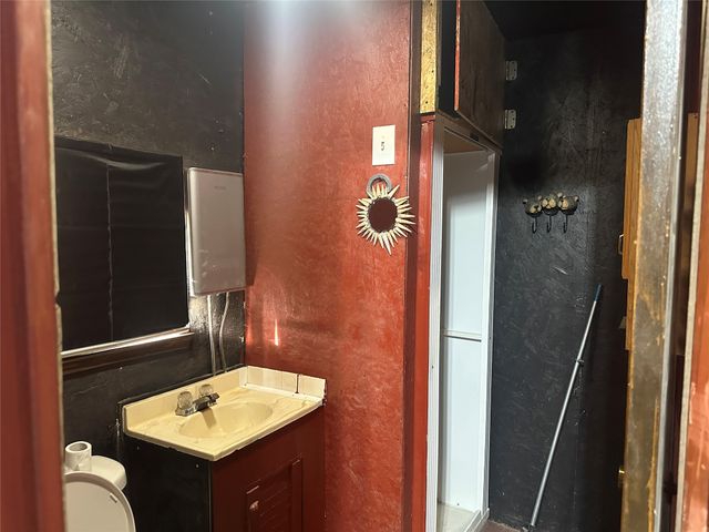 217 Buffalo Drive, Comanche, TX 76442