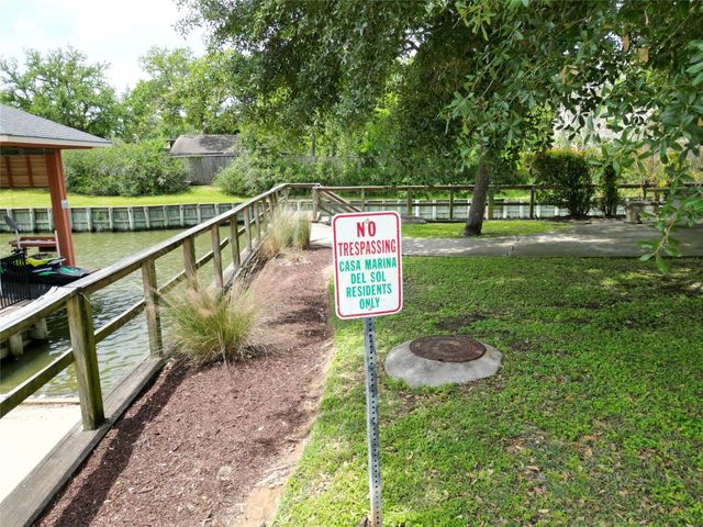 307 Blue Water Way, Kemah, TX 77565