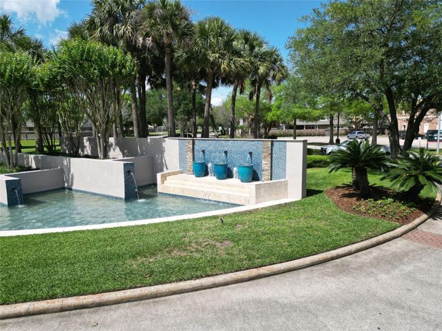 307 Blue Water Way, Kemah, TX 77565