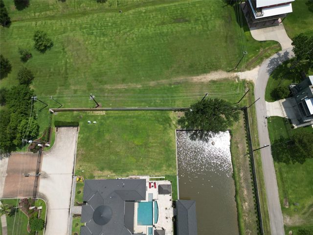 307 Blue Water Way, Kemah, TX 77565