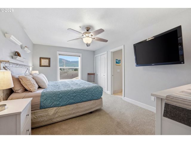 300 N PACIFIC St 37, Rockaway Beach, OR 97136