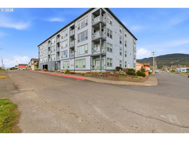 300 N PACIFIC St 37, Rockaway Beach, OR 97136