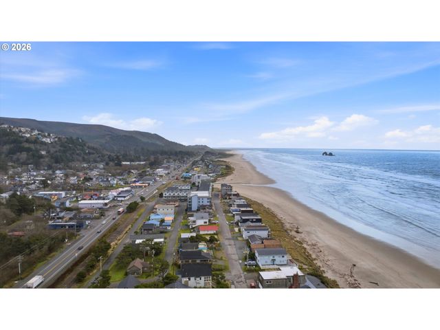 300 N PACIFIC St 37, Rockaway Beach, OR 97136