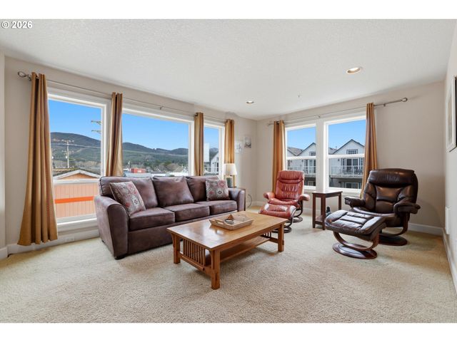 300 N PACIFIC St 37, Rockaway Beach, OR 97136