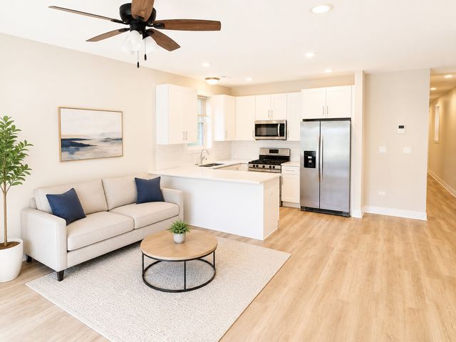 6622 S University Avenue 1, Chicago, IL 60637