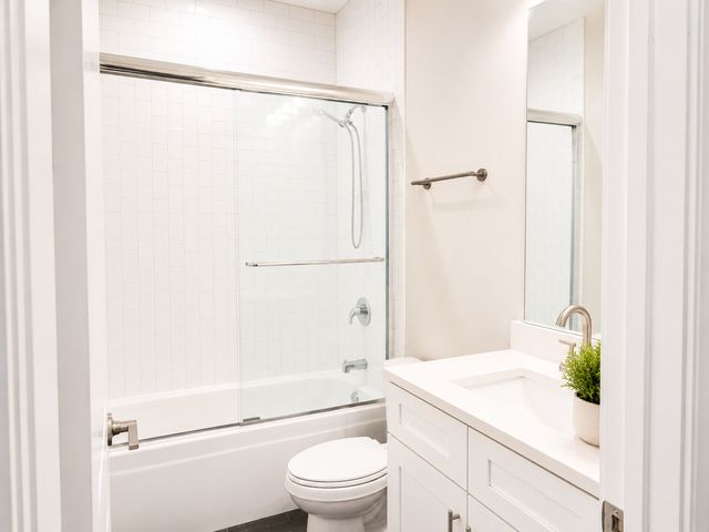 6622 S University Avenue 1, Chicago, IL 60637