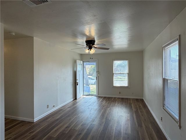 2106 Harvard St, Corpus Christi, TX 78416