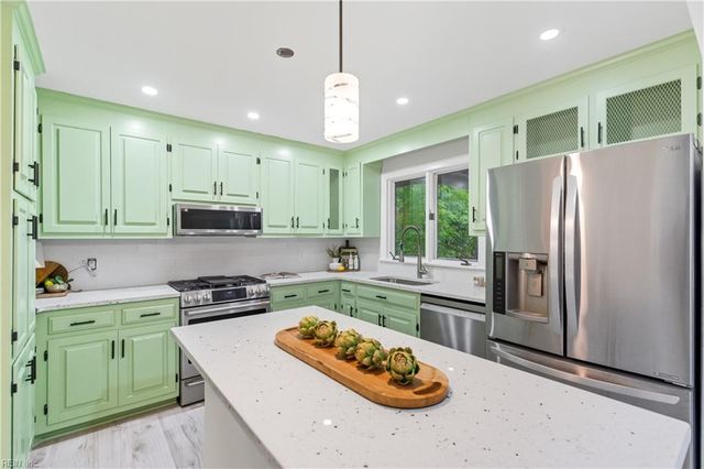 74 Knollwood DR, Newport News, VA 23608