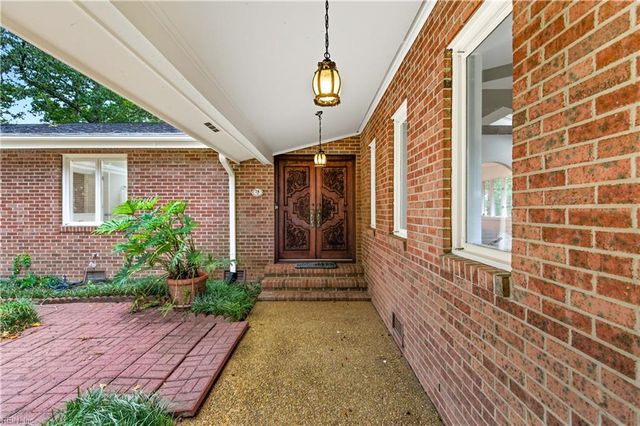 74 Knollwood DR, Newport News, VA 23608